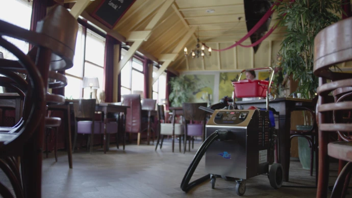 mijn vloer in het restaurant zuiver stomen